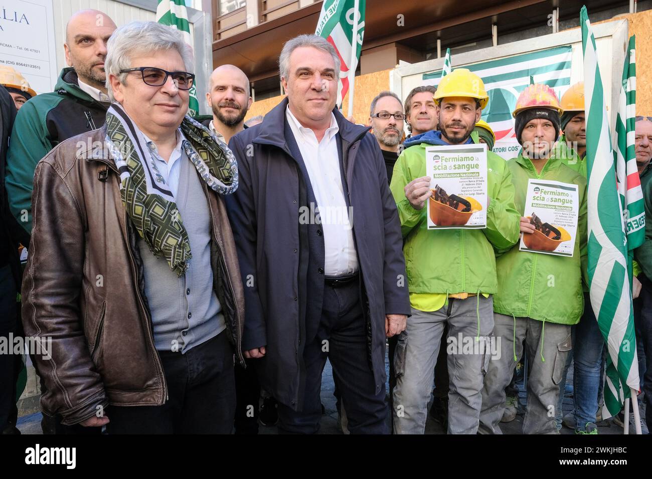 Foto Mauro Scrobogna/LaPresse21-02-2024 Roma, Italia - Cronaca - Morti sul lavoro, Assembela sindacale UIL in un cantiere edile - Nella foto: Enzo Pelle FILCA CIST, il segretario generale CISL Luigi Sbarra all'Assemblea sindacale della Filca CISL in un cantiere edile per la riqualificazione degli uffici della Banca D'Italia 21 février 2024 Rome, Italie - nouvelles - décès au travail, réunion syndicale de l'UIL dans un chantier - sur la photo: Enzo Pelle FILCA-CISL, secrétaire général de la CISL Luigi Sbarra à la réunion syndicale Filca CISL dans un chantier de construction pour le réaménagement des bureaux de la Banque D'Images