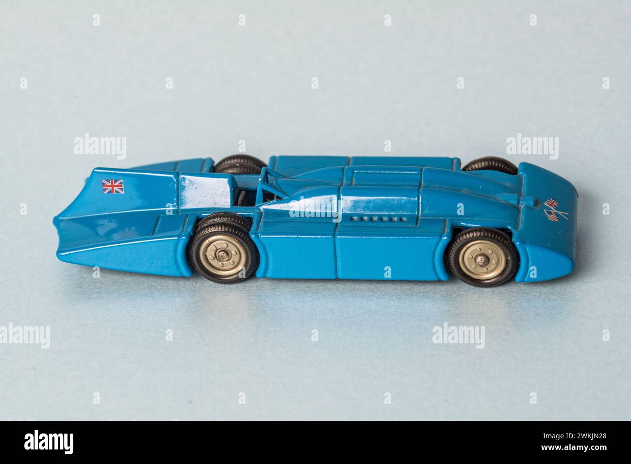 Modèle moulé sous pression de la voiture de record de vitesse terrestre Bluebird 1935 de Sir Malcolm Campbell produite par Lledo PLC, Enfeld en 2008. Banque D'Images