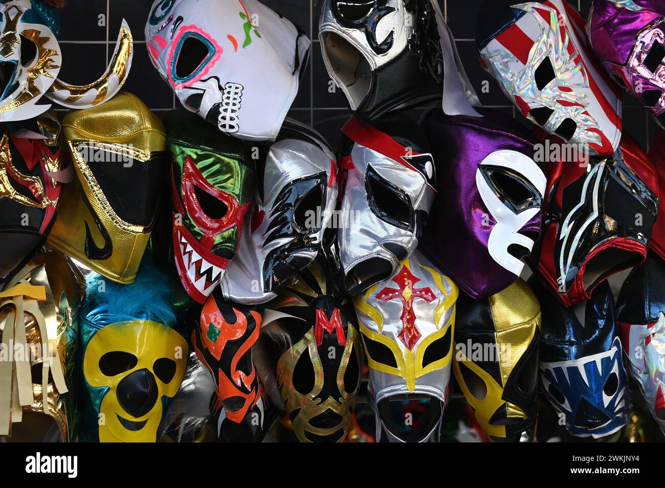 Masques Lucha libre, masques de lutteur mexicain au Mercado de Artesan'as la Ciudadela, Mexico Banque D'Images