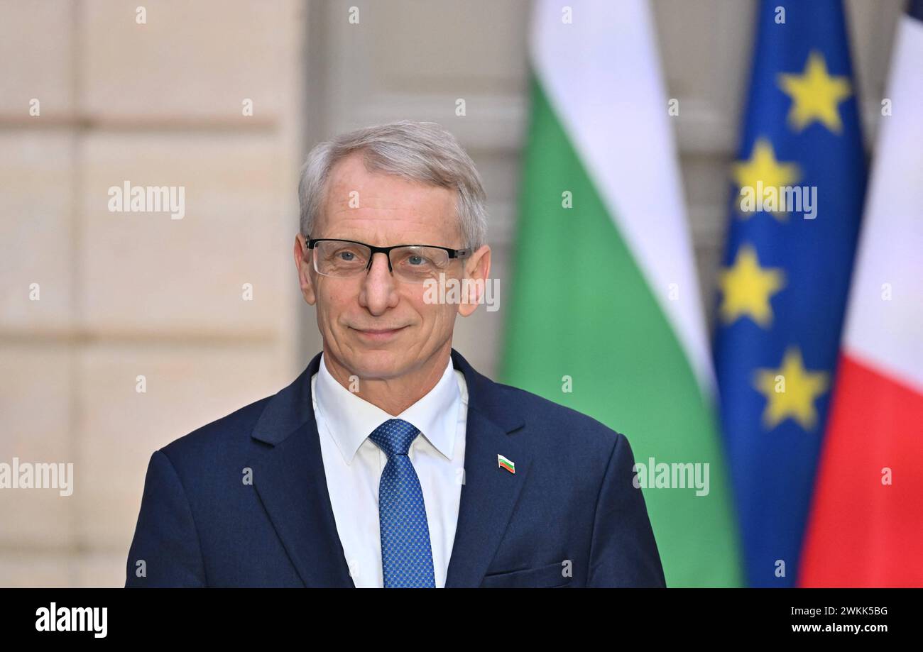 Paris, France. 21 février 2024. Le président français et le premier ministre bulgare Nikolai Denkov donnent une conférence de presse à la suite d'une réunion au Palais de l'Elysée à Paris, France, le 21 février 2024. Photo de Jacques Witt/Pool/ABACAPRESS.COM crédit : Abaca Press/Alamy Live News Banque D'Images