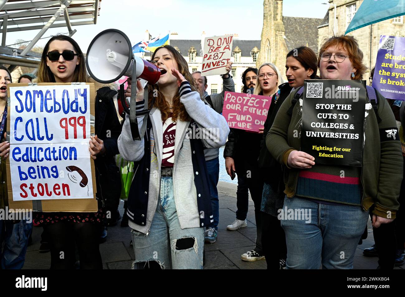 Édimbourg, Écosse, Royaume-Uni. 21 février 2024. Nus rassemblement pour l'éducation devant le parlement écossais, protestant contre le gouvernement écossais qui prévoit de réduire les budgets des collèges et universités de plus de 100 millions de livres sterling. Parmi les orateurs figurent le président de nus Scotland, des dirigeants étudiants et des syndicalistes. Crédit : Craig Brown/Alamy Live News. Banque D'Images