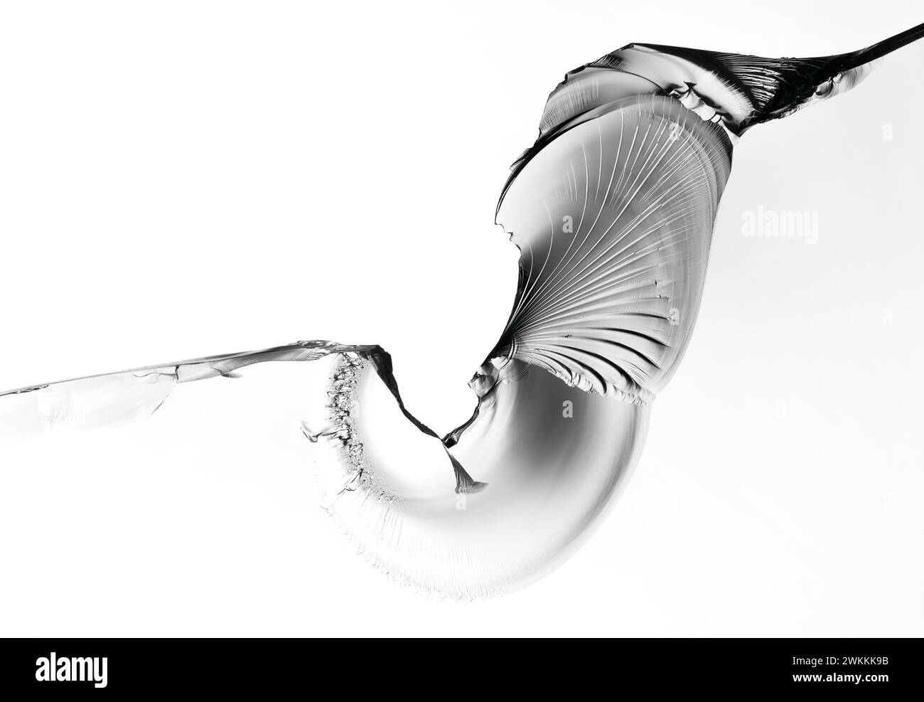 Texture de verre cassé, photo macro sur fond blanc. Banque D'Images