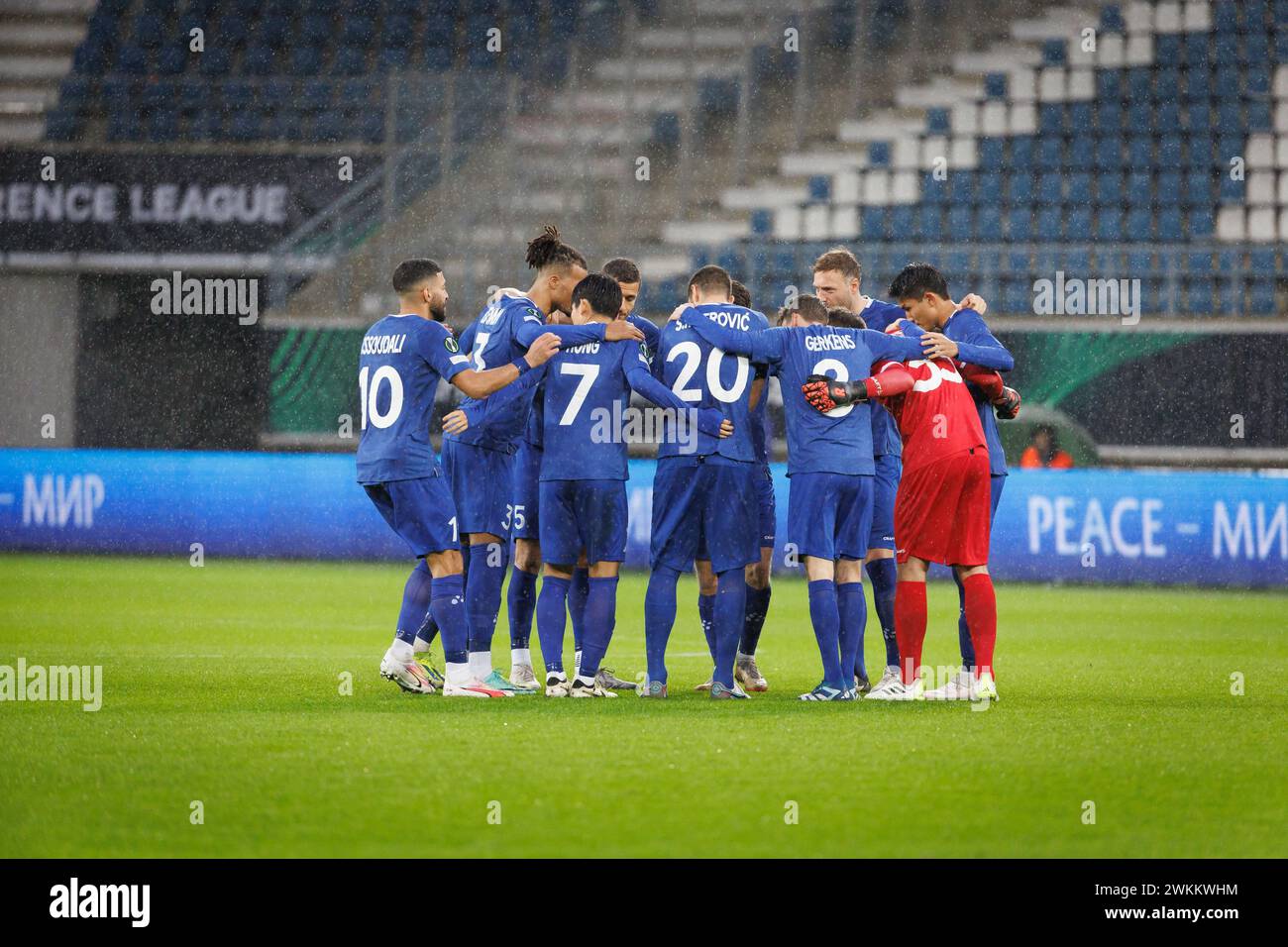 Gand, Belgique. 21 février 2024. Les joueurs de Gand en photo avant un match de football entre le belge KAA Gent et l'israélien Maccabi Haifa, le mercredi 21 février 2024 à Gand, étape de retour de la phase de play offs de la compétition de l'UEFA Conference League. La première manche s'est terminée par une victoire de 1-0 Maccabi. BELGA PHOTO KURT DESPLENTER crédit : Belga News Agency/Alamy Live News Banque D'Images