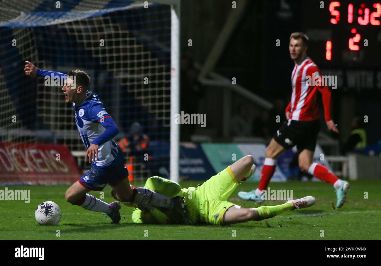 Joe Grey de Hartlepool United est enrayé dans la boîte lors du match de la Ligue nationale Vanarama entre Hartlepool United et Altrincham au Victoria Park, Hartlepool, mardi 20 février 2024. (Photo : Michael Driver | mi News) crédit : MI News & Sport /Alamy Live News Banque D'Images