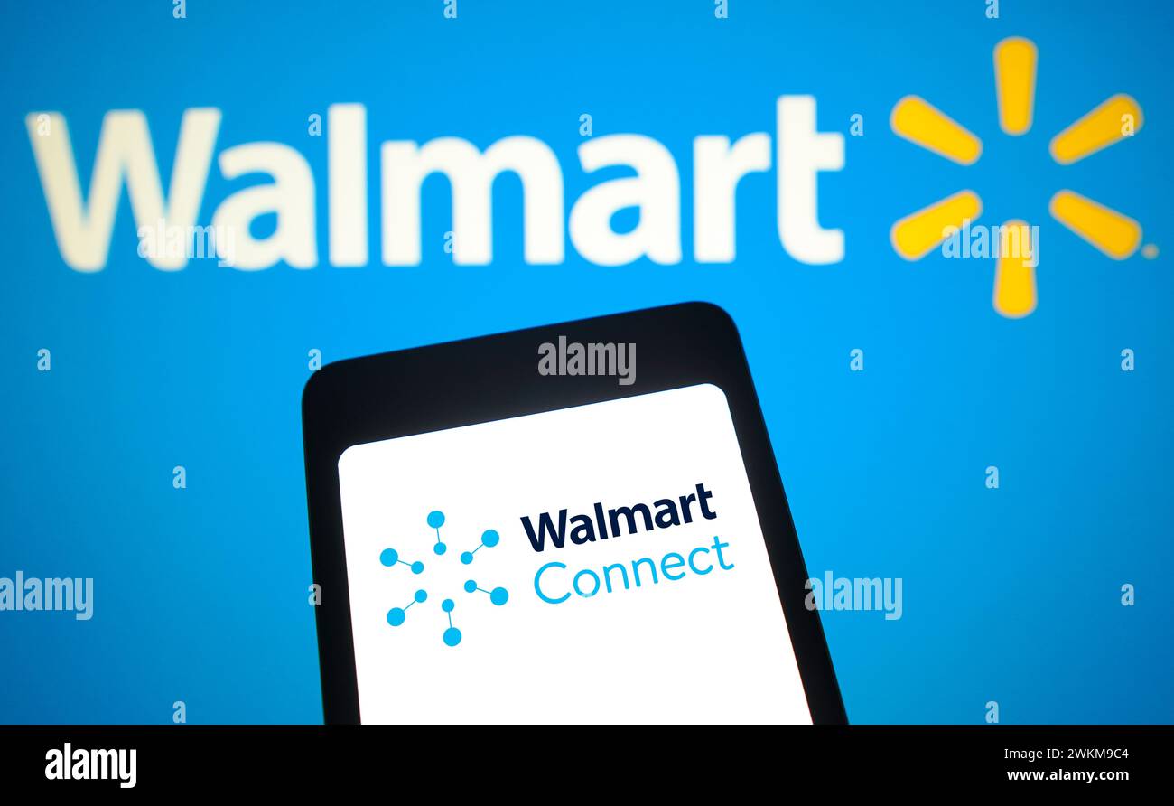 Brésil. 21 février 2024. Dans cette illustration photo, le logo Walmart Connect est affiché sur un écran de smartphone et un logo Walmart en arrière-plan. (Photo de Rafael Henrique/SOPA images/SIPA USA) *** strictement à des fins éditoriales *** crédit : SIPA USA/Alamy Live News Banque D'Images