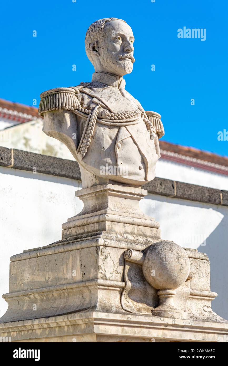 Statue, buste commémorant la traversée de l'Afrique de Mossamedes à Quilimane par Brito Capello et Roberto Ivens.Ponta Delgada-São Miguel-Açores-Port Banque D'Images