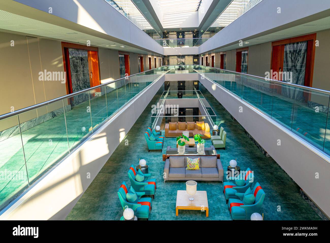 Intérieur de l'atrium de l'hôtel de conférence de loisirs azoris jardin royal à Ponta Delgada-sao miguel-açores-portugal.3-3-2024 Banque D'Images