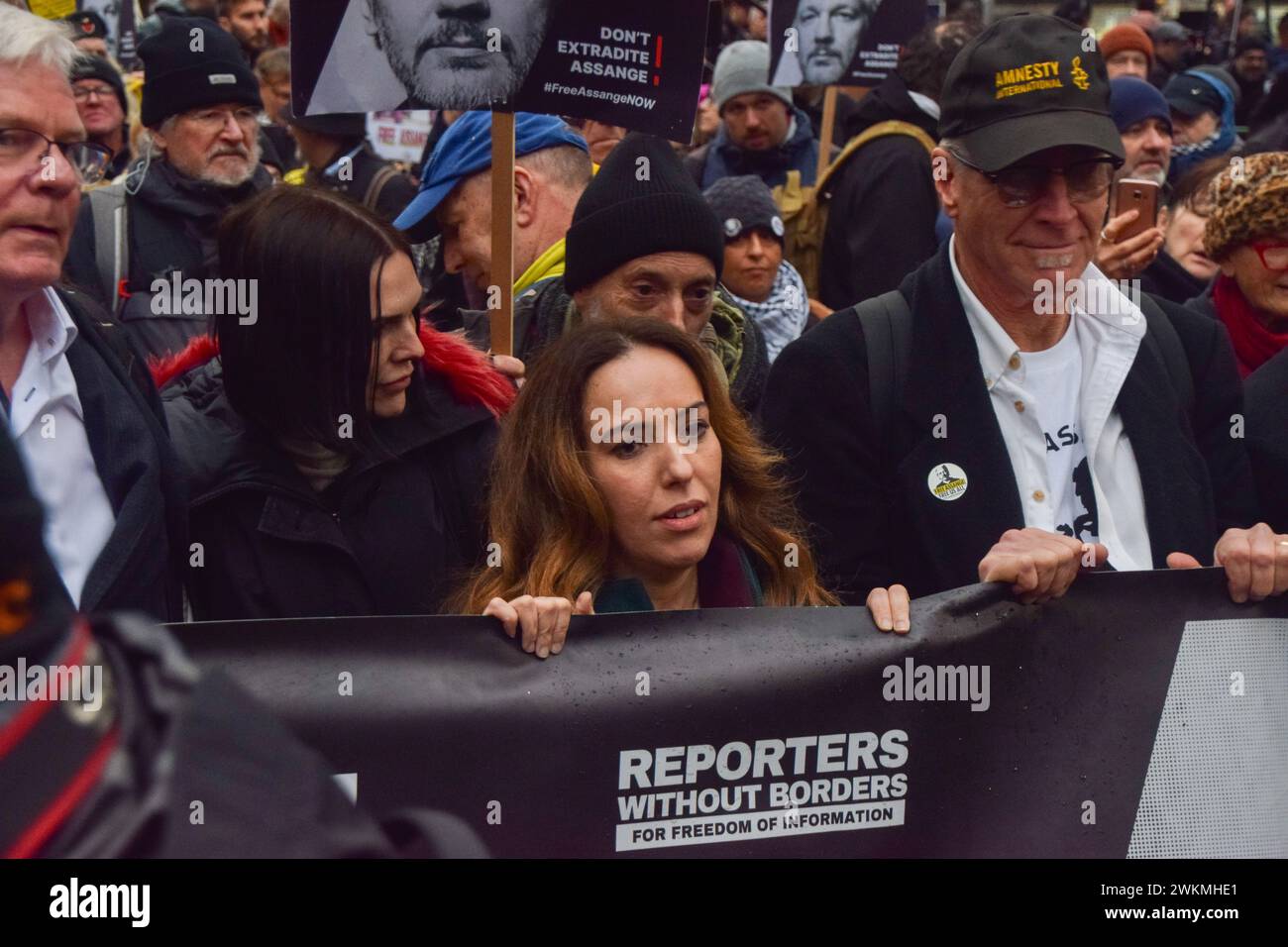 Londres, Royaume-Uni. 21 février 2024. Stella Assange participe à une marche des cours royales de Justice à Downing Street le deuxième jour de l'audience d'extradition de Julian Assange. Crédit : Vuk Valcic/Alamy Live News Banque D'Images