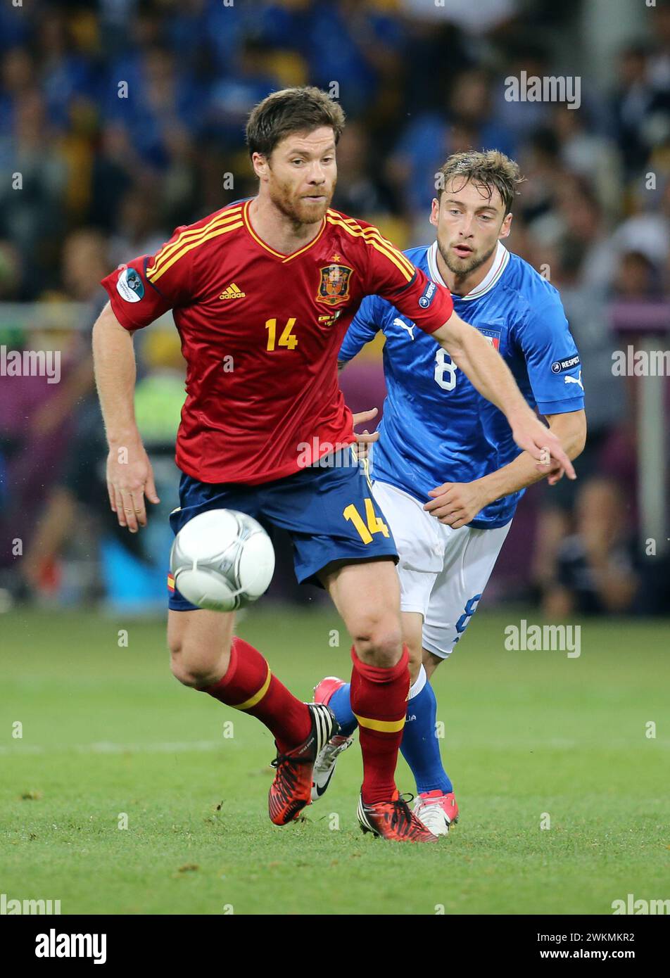 Xabi Alonso ( ESP ), Claudio Marchisio ( ITA ) Fussball EM 2012 finale : Espagnol - Italien 4:0 finale : Espagne - italie 4:0 Kiew 1.7.2012 © diebilderwelt / Alamy Stock Banque D'Images