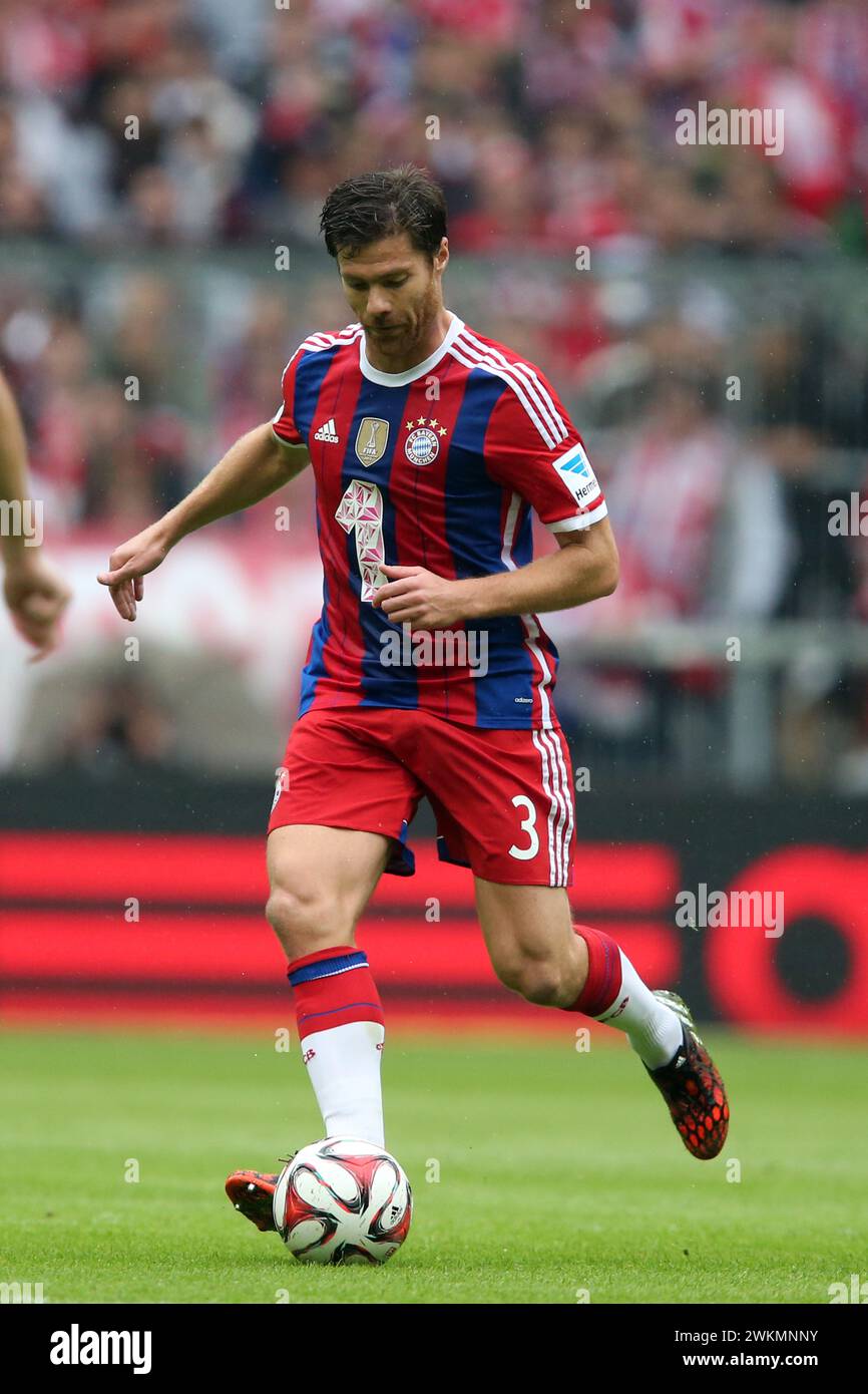 Xabi Alonso FC Bayern MŸnchen 1 Bundesliga Fussball FC Bayern MŸnchen - VFB Stuttgart 2:0 saison 2014/ 2015 © diebilderwelt / Alamy Stock Banque D'Images