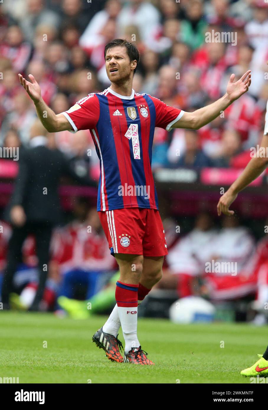 Xabi Alonso FC Bayern MŸnchen 1 Bundesliga Fussball FC Bayern MŸnchen - VFB Stuttgart saison 2014/ 2015 © diebilderwelt / Alamy Stock Banque D'Images