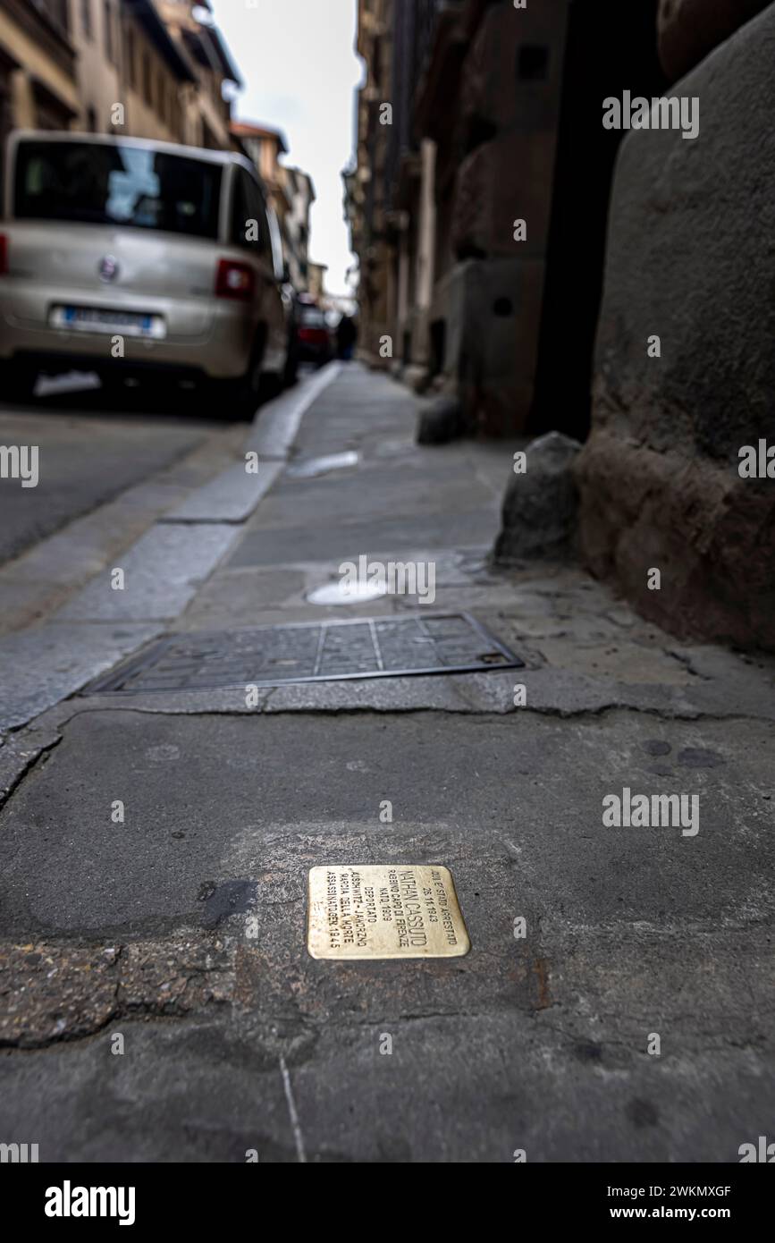 Appelées stolpersteine, ou Òstumbling pierres Ó, ces plaques de bronze sont encastrées dans les rues d'Italie pour commémorer l'endroit où l'Holocaus Banque D'Images