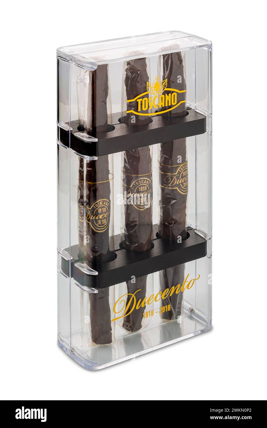 Italie - 21 février 2024 : cigare Toscano Two Hundred in Plexiglas box édition limitée pour le bicentenaire (1818 - 2018) de Manifatture Sigaro Toscan Banque D'Images