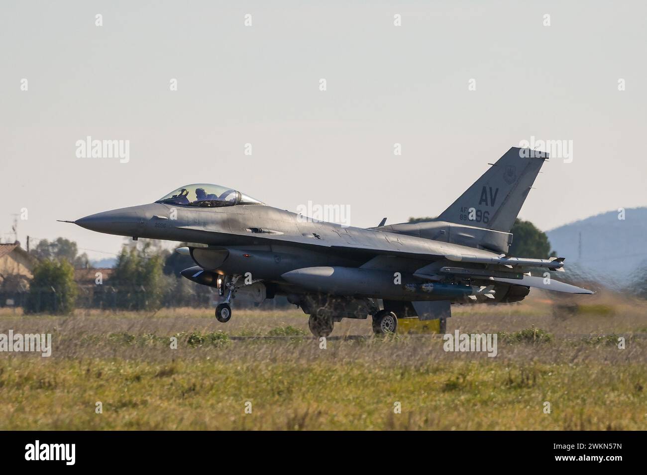 Les États-Unis ont l'intention de former 12 pilotes ukrainiens de F-16 en 2024, la formation des pilotes ukrainiens de F-16 devrait être terminée entre mai et août. Photo : USAF General Dynamics F-16CM Fighting Falcon les États-Unis prévoient de former 12 pilotes ukrainiens de F-16 en 2024, la formation des pilotes ukrainiens de F-16 devrait être terminée entre mai et août. Photo : General Dynamics F-16CM Fighting Falcon de l'USAF. Banque D'Images