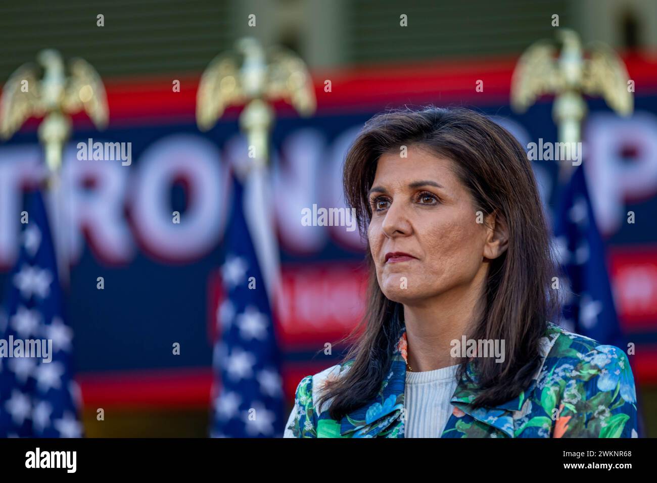 BEAUFORT, CAROLINE DU SUD - 21 FÉVRIER : le candidat républicain à la présidence, l'ancien ambassadeur de l'ONU Nikki Haley, prend la parole lors d'un événement de campagne au Henry C. Chambers Waterfront Park le 21 février 2024, à Beaufort, en Caroline du Sud. Haley a juré de rester dans la course présidentielle républicaine contre Donald Trump indépendamment du résultat des primaires de Caroline du Sud de samedi, disant qu'elle ne reculerait pas sous la pression de l'ancien président et de ses alliés. (Photo de Michael Nigro/Sipa USA) crédit : Sipa USA/Alamy Live News Banque D'Images