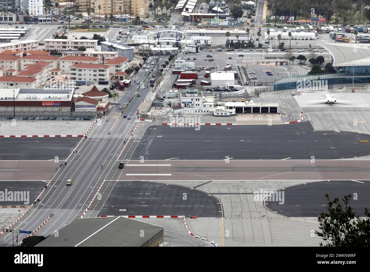 Vue de l'aéroport de Gibraltar et du passage de la frontière vers l'Espagne, 14/02/2019 Banque D'Images
