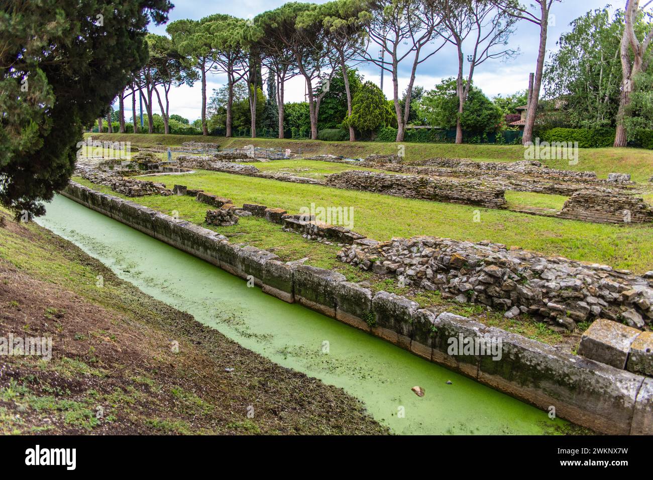 Port intérieur, l'une des installations portuaires romaines les mieux préservées, site du patrimoine mondial de l'UNESCO, ville importante de l'Empire romain, Frioul, Italie Banque D'Images