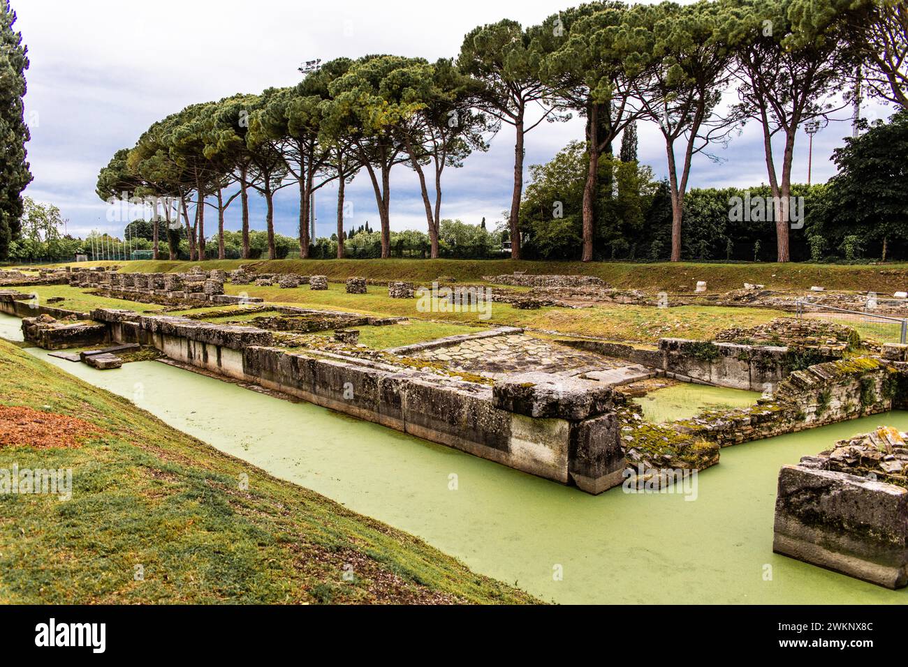 Port intérieur, l'une des installations portuaires romaines les mieux préservées, site du patrimoine mondial de l'UNESCO, ville importante de l'Empire romain, Frioul, Italie Banque D'Images
