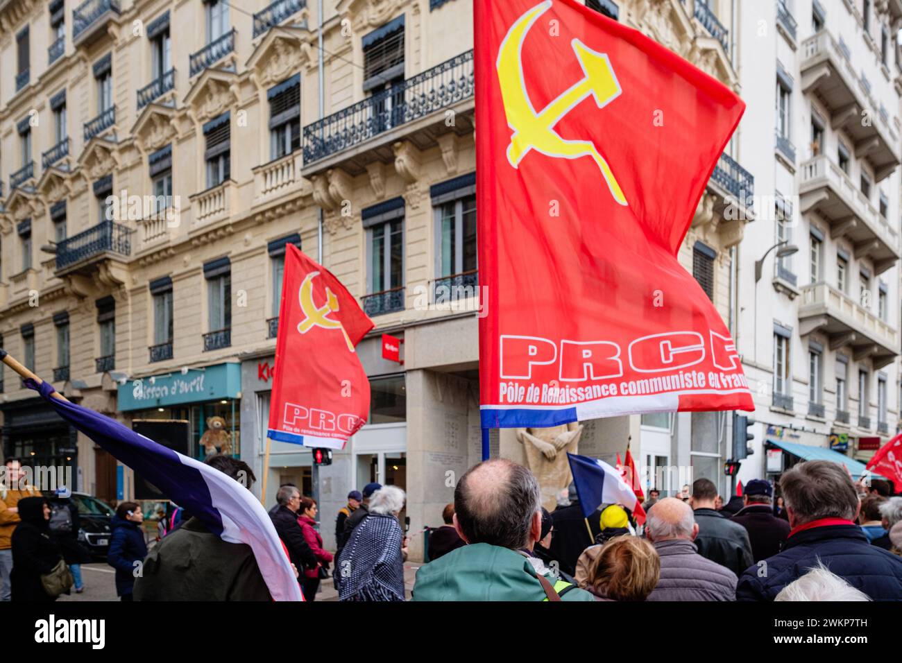 Le Parti communiste de Rhône a rendu hommage à Missak et Mélinée Manouchian devant le gardien de pierre à Lyon. Banque D'Images