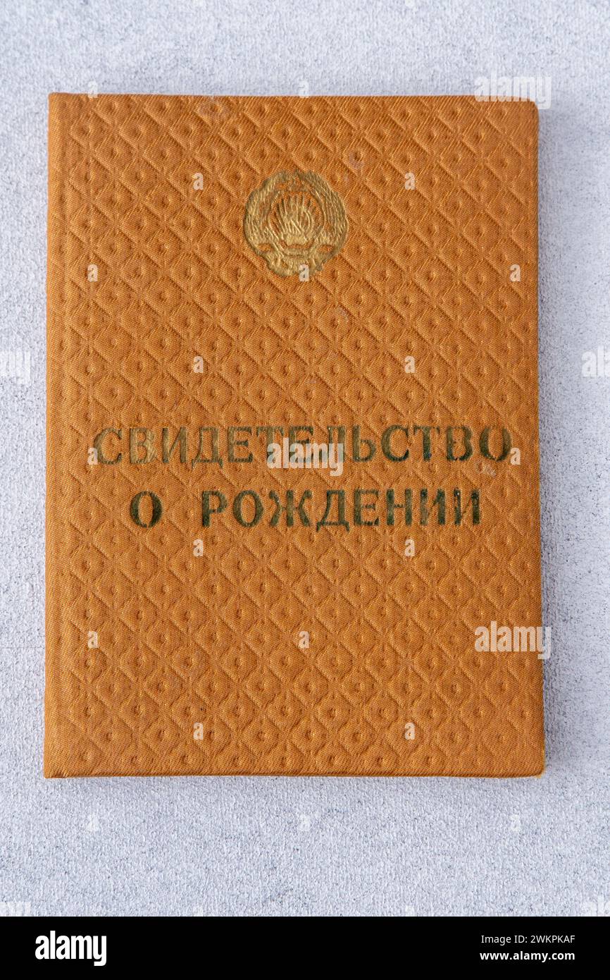 Ancien acte de naissance en URSS. L'inscription est en russe Banque D'Images