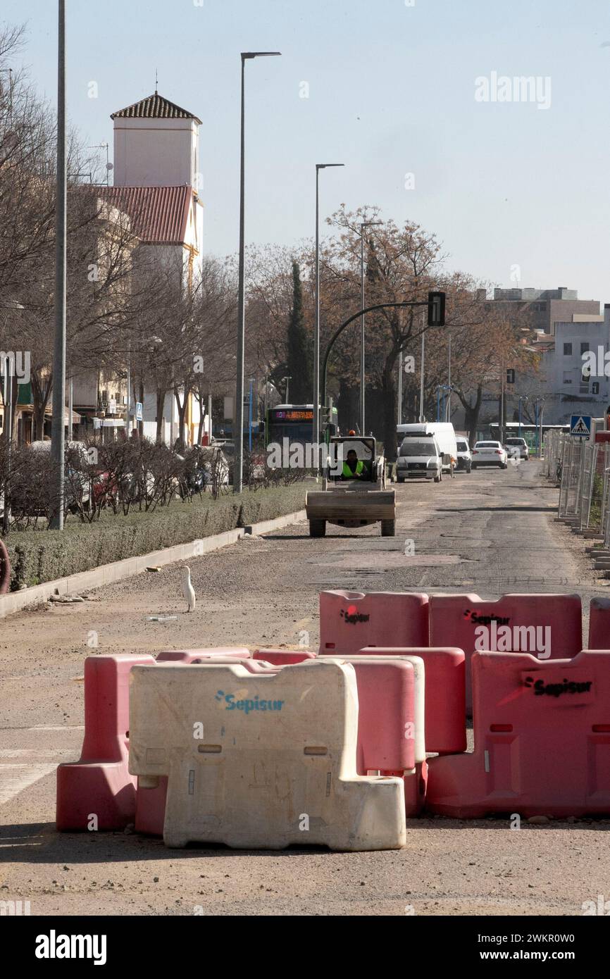 Córdoba, 02/02/2024. Magasins de l'avenue Trassierra affectés par les travaux. Photo : Rafael Carmona. ARCHCOR. Crédit : album / Archivo ABC / Rafael Carmona Banque D'Images