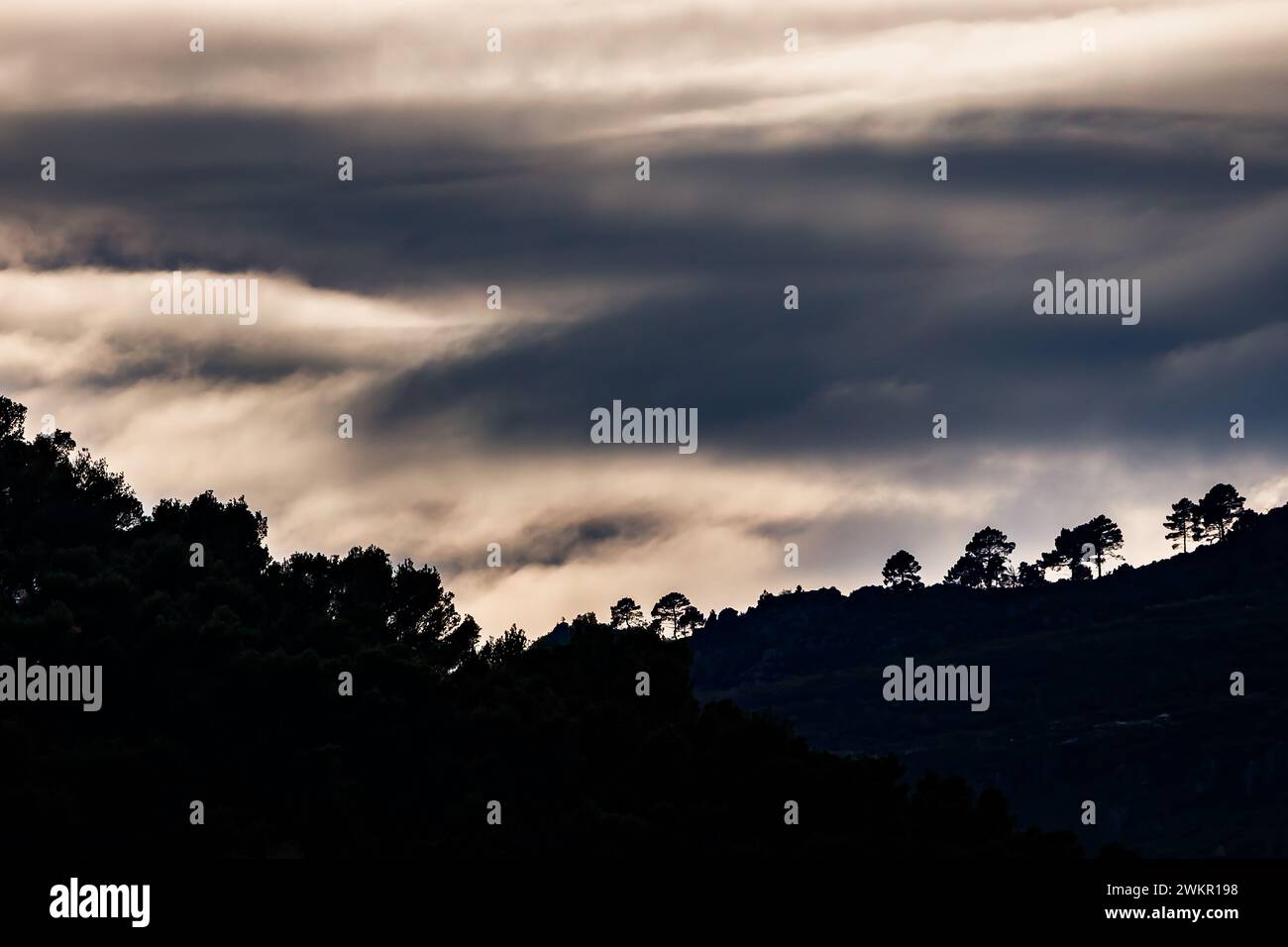 vallée sous les nuages irisés à Xeraco Banque D'Images