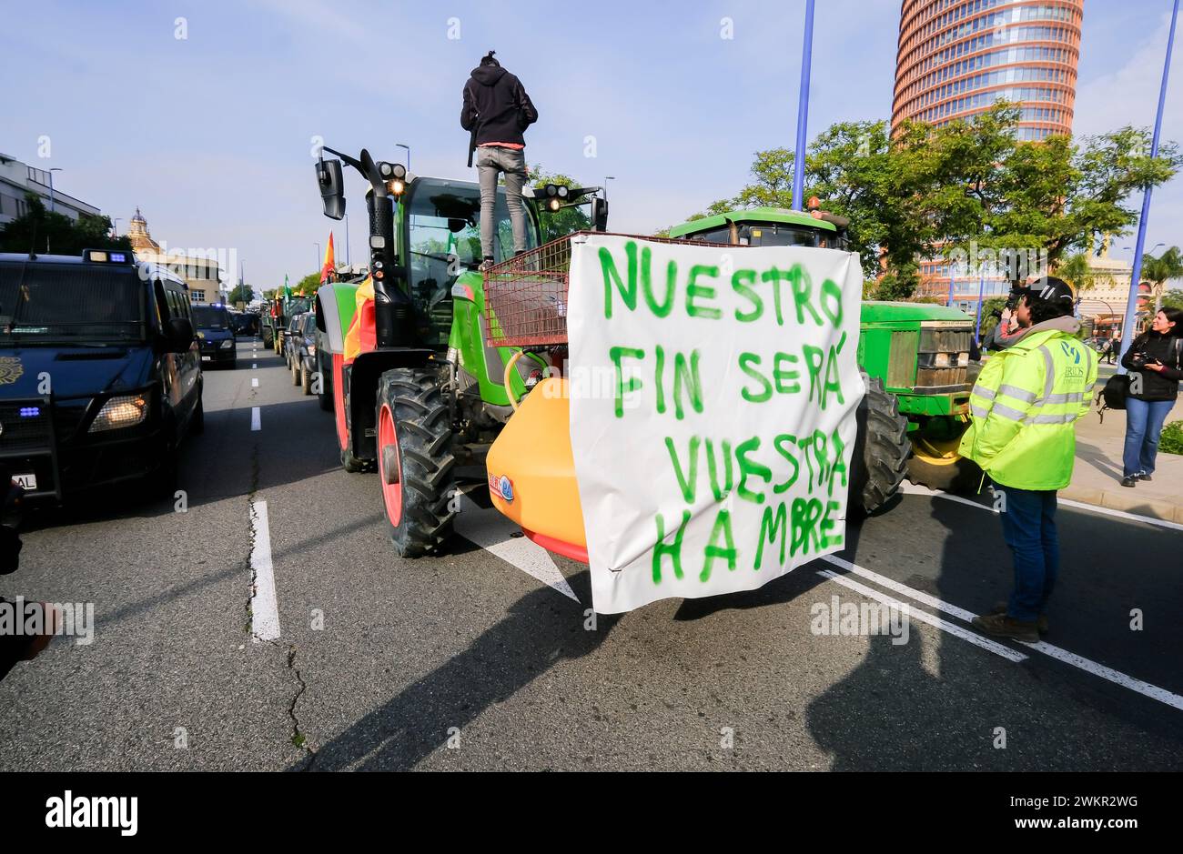 Séville, 02/06/2024. Démonstration d'agriculteurs avec des tracteurs à l'entrée de Séville. Photo : JM Serrano. ARCHSEV. Crédit : album / Archivo ABC / Juan Manuel Serrano Becerra Banque D'Images