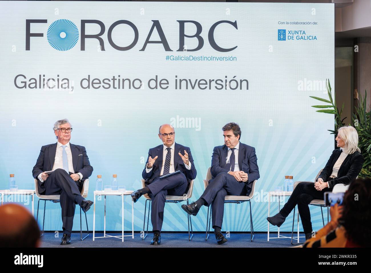 Madrid, 12/12/2023. ABC Forum «Galice, destination d'investissement». Le président de l'association patronale de Vieites avec Víctor Casal (Abanca), Fernández Prado (Puerto) et Covadonga Toca (IGAPE). Photo : Tania Sieira. Archdc. Crédit : album / Archivo ABC / Tania Sieira Banque D'Images