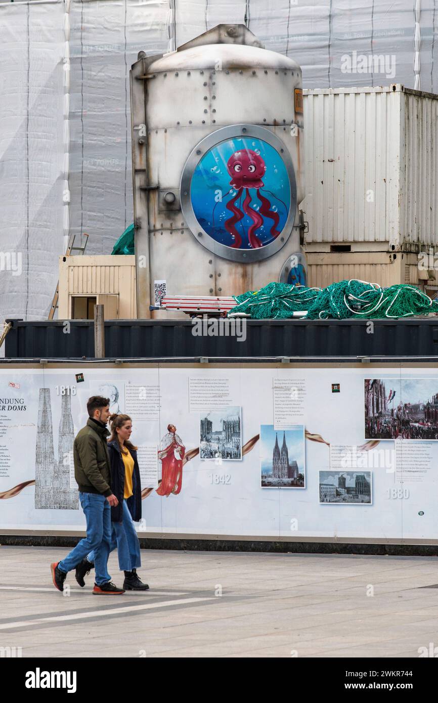 Le Dom-Hôtel à la cathédrale sera entièrement rénové, chantier de construction, façade rideau, silo de chantier avec peinture, passants, Co Banque D'Images