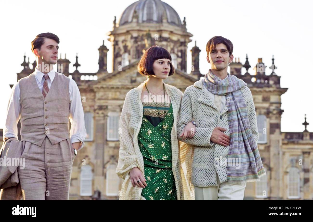 BRIDESHEAD A REVISITÉ le film de Buena Vista International de 2008 avec de gauche à droite : Matthew Goode dans le rôle de Charles Ryder, Hayley Atwell dans le rôle de Lady Julia Flyte, Ben Whishaw dans le rôle de Lord Sebastian Flyte Banque D'Images