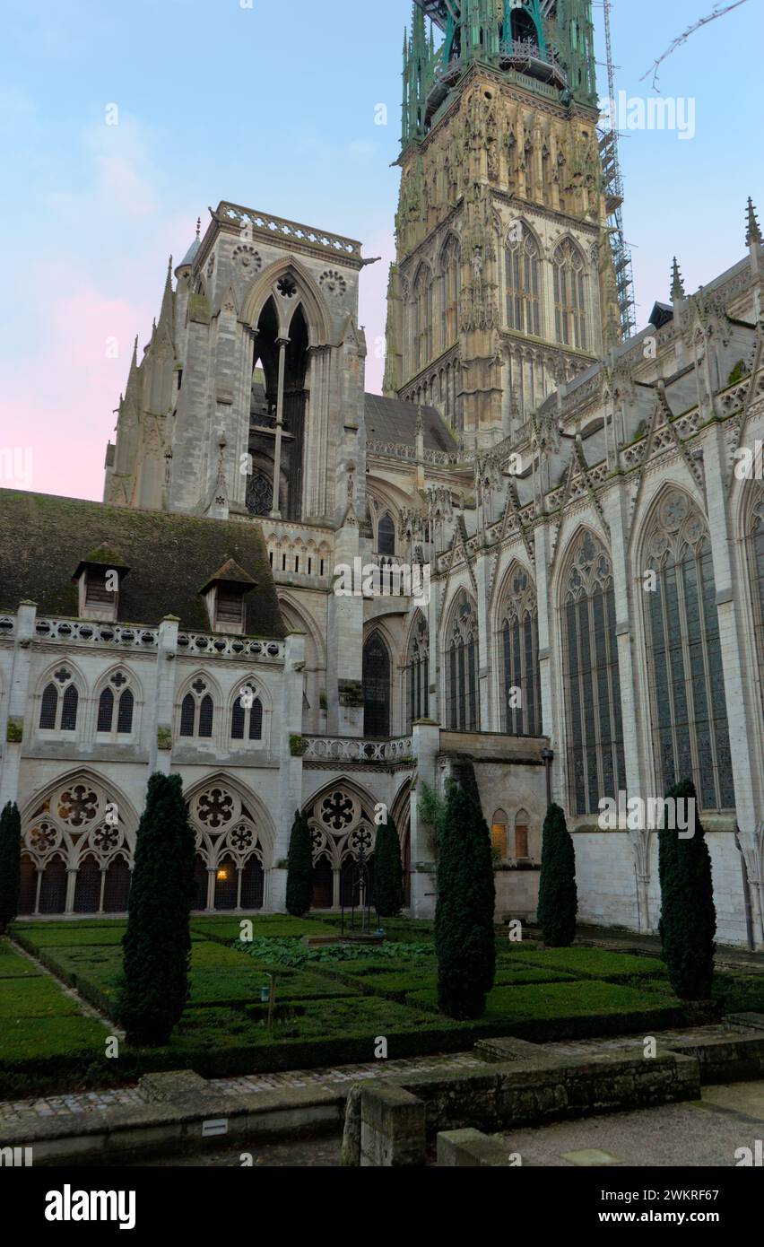 Vue sur les jardins d'Albane à la cathédrale de Rouen Banque D'Images