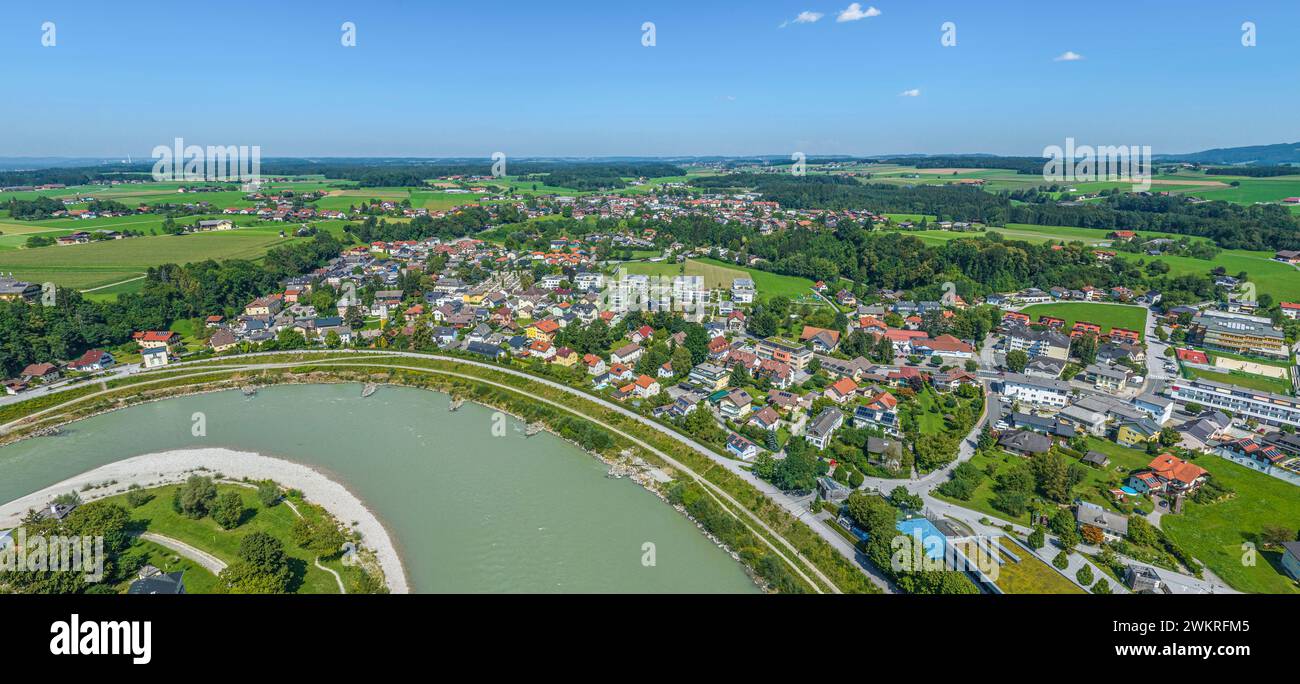 Vue de la ville d'Oberndorf près de Salzbourg dans la province autrichienne de Salzbourg Banque D'Images