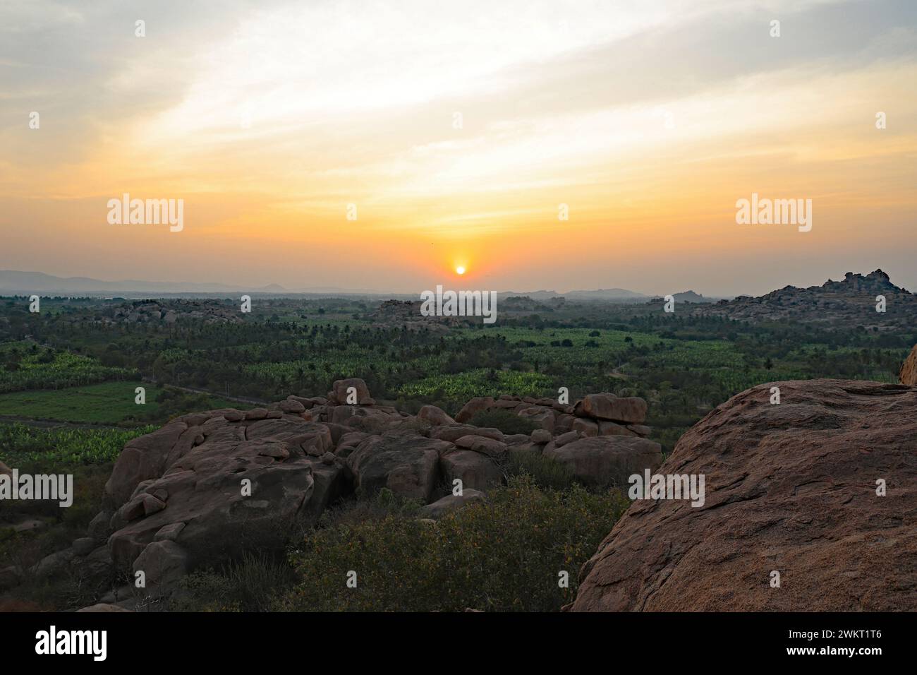 Coucher de soleil au temple Malyavanta Raghunatha, Hampi, Hosapete, Karnataka, Inde Banque D'Images