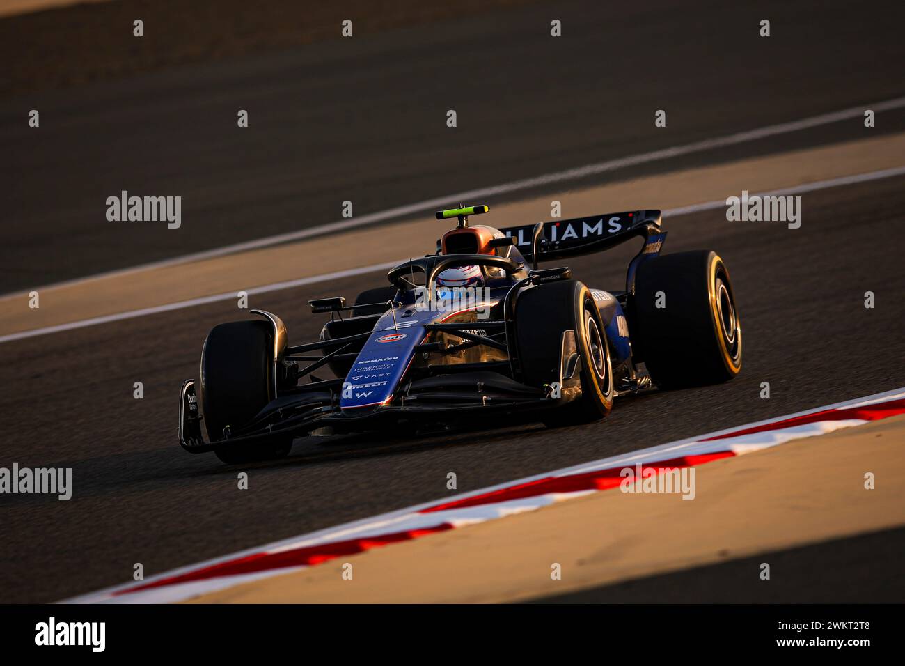 Sakhir, Bahreïn. 22 février 2024. 02 SARGEANT Logan (usa), Williams Racing FW46, action lors des essais de pré-saison de formule 1 Aramco 2024 du Championnat du monde FIA de formule 1 2024 du 21 au 23 février 2024 sur le circuit international de Bahreïn, à Sakhir, Bahreïn - photo Eric Alonso/DPPI crédit : DPPI Media/Alamy Live News Banque D'Images