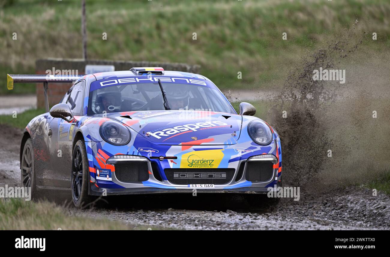 Sint Truiden, Belgique. 22 février 2024. Les belges Kris Princen et Peter Kaspers dans leur Porsche 991 GT3 photographiés en action lors du test de conduite avant le Haspengouw Rally de ce week-end, jeudi 22 février 2024 à Sint-Truiden, première étape du Championnat de Belgique des Rallyes. BELGA PHOTO LUC CLAESSEN crédit : Belga News Agency/Alamy Live News Banque D'Images