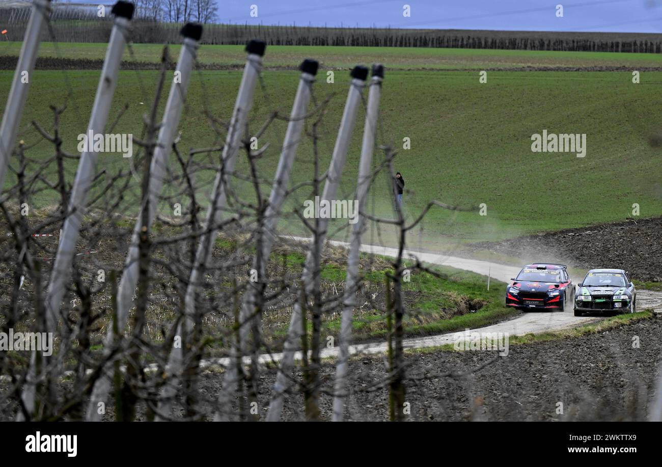 Sint Truiden, Belgique. 22 février 2024. Le néerlandais Jos Verstappen et le belge Renaud Jamoul dans leur Skoda Fabia RS Rally2 (l) photographié en action lors du test Shakedown avant le Haspengouw Rallye de ce week-end, jeudi 22 février 2024 à Sint-Truiden, première étape du Championnat belge des Rallyes. BELGA PHOTO LUC CLAESSEN crédit : Belga News Agency/Alamy Live News Banque D'Images