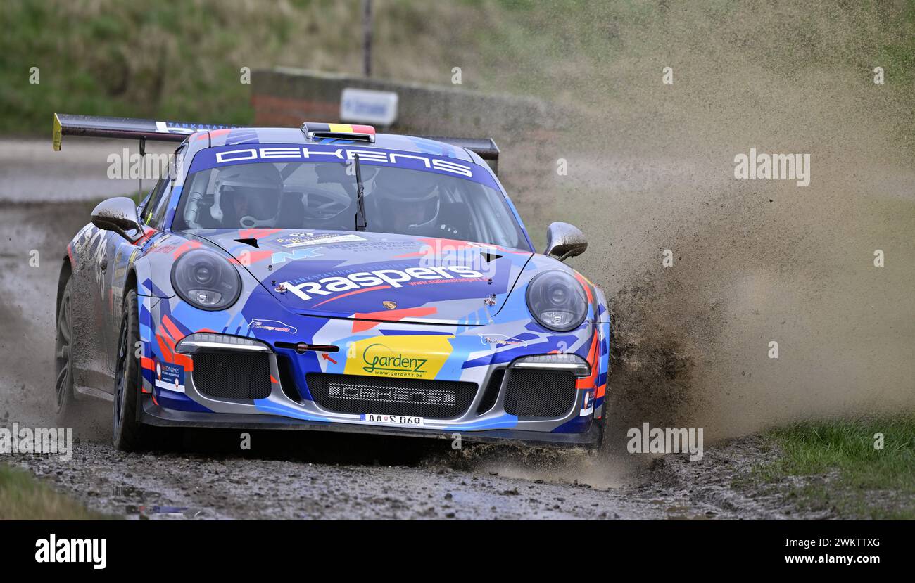 Sint Truiden, Belgique. 22 février 2024. Les belges Kris Princen et Peter Kaspers dans leur Porsche 991 GT3 photographiés en action lors du test de conduite avant le Haspengouw Rally de ce week-end, jeudi 22 février 2024 à Sint-Truiden, première étape du Championnat de Belgique des Rallyes. BELGA PHOTO LUC CLAESSEN crédit : Belga News Agency/Alamy Live News Banque D'Images