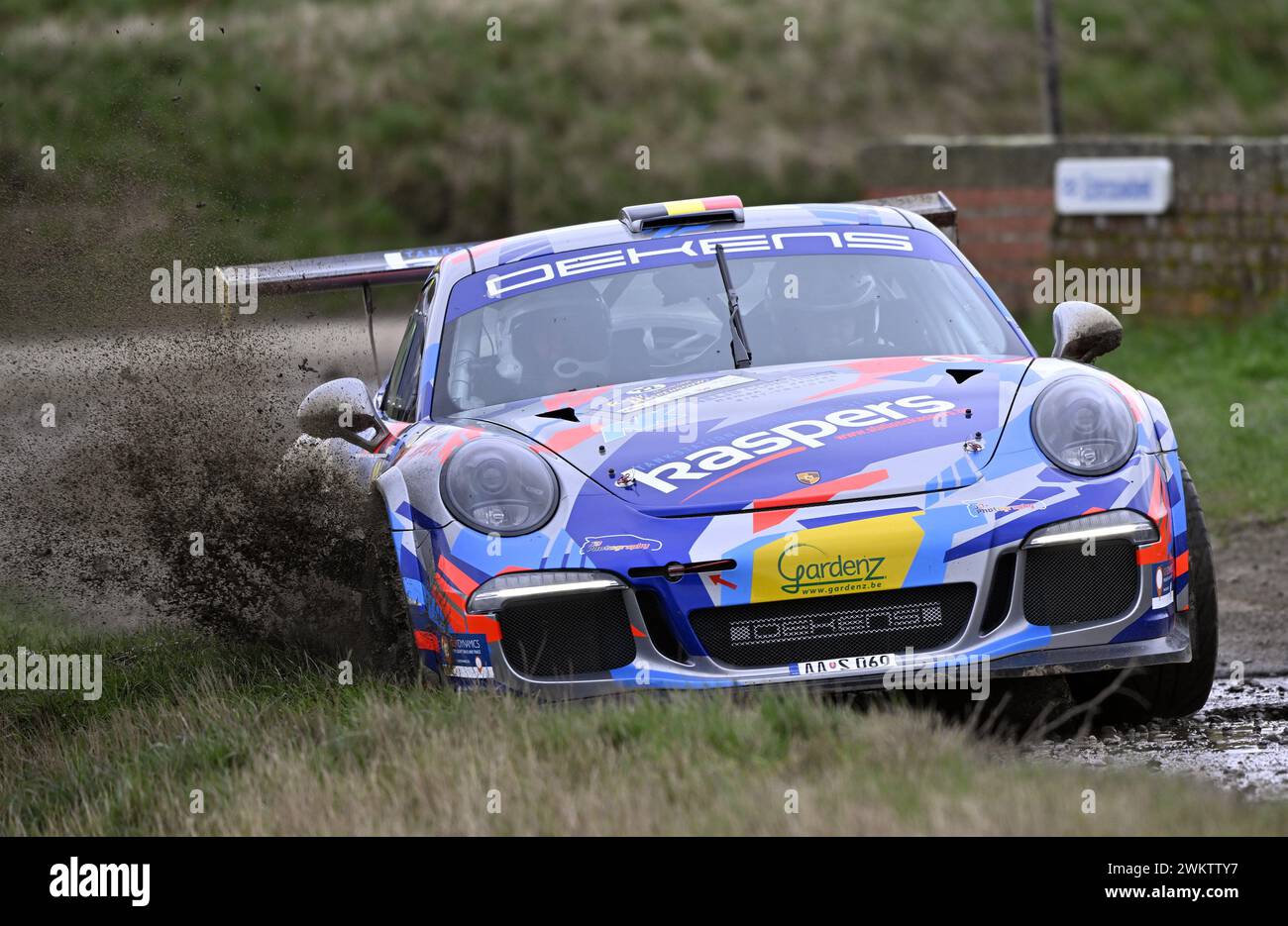 Sint Truiden, Belgique. 22 février 2024. Les belges Kris Princen et Peter Kaspers dans leur Porsche 991 GT3 photographiés en action lors du test de conduite avant le Haspengouw Rally de ce week-end, jeudi 22 février 2024 à Sint-Truiden, première étape du Championnat de Belgique des Rallyes. BELGA PHOTO LUC CLAESSEN crédit : Belga News Agency/Alamy Live News Banque D'Images