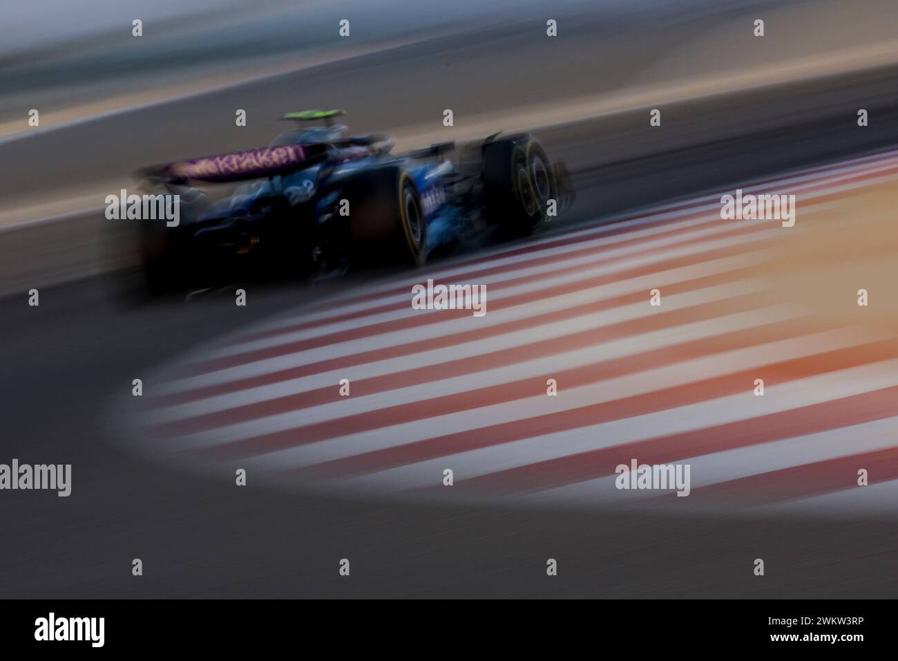 Sakhir, Bahreïn. 22 février 2024. 02 SARGEANT Logan (usa), Williams Racing FW46, action lors des essais de pré-saison de formule 1 Aramco 2024 du Championnat du monde de formule 1 FIA 2024 du 21 au 23 février 2024 sur le circuit international de Bahreïn, à Sakhir, Bahreïn - photo DPPI F1 essais de pré-saison à Bahreïn sur le circuit International de Bahreïn le 22 février 2024 à Sakhir, Bahreïn. (Photo de HOCH Zwei) crédit : dpa/Alamy Live News Banque D'Images