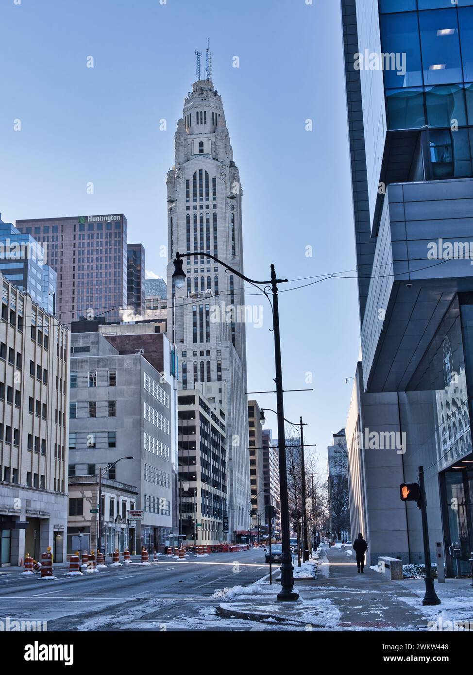 Vue de Columbus Ohio le long du N front St Downtown Leveque Tower 2024 Banque D'Images