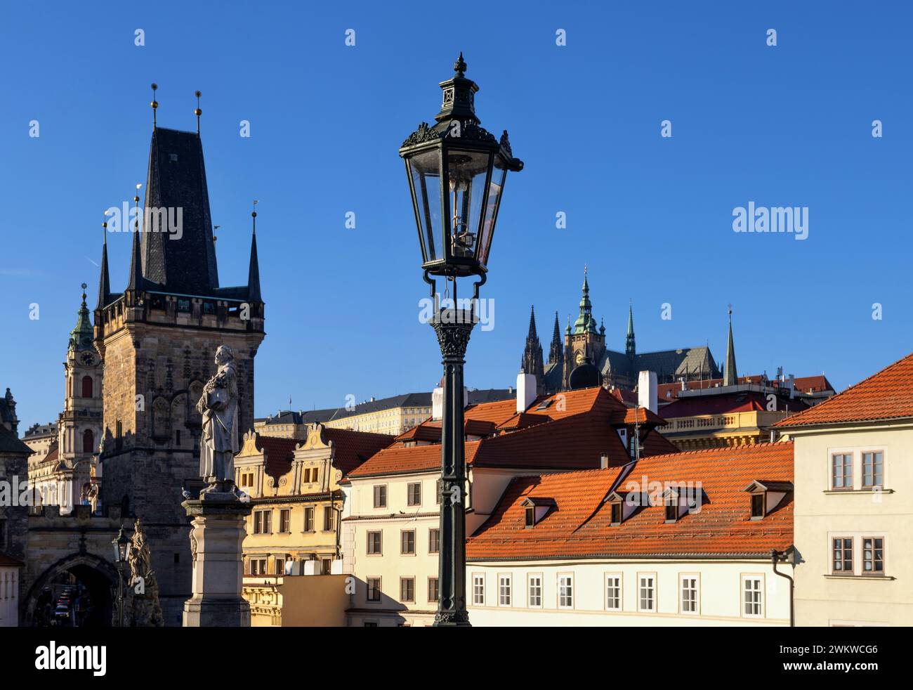 Lanterne sur le pont Charles à Prague Banque D'Images