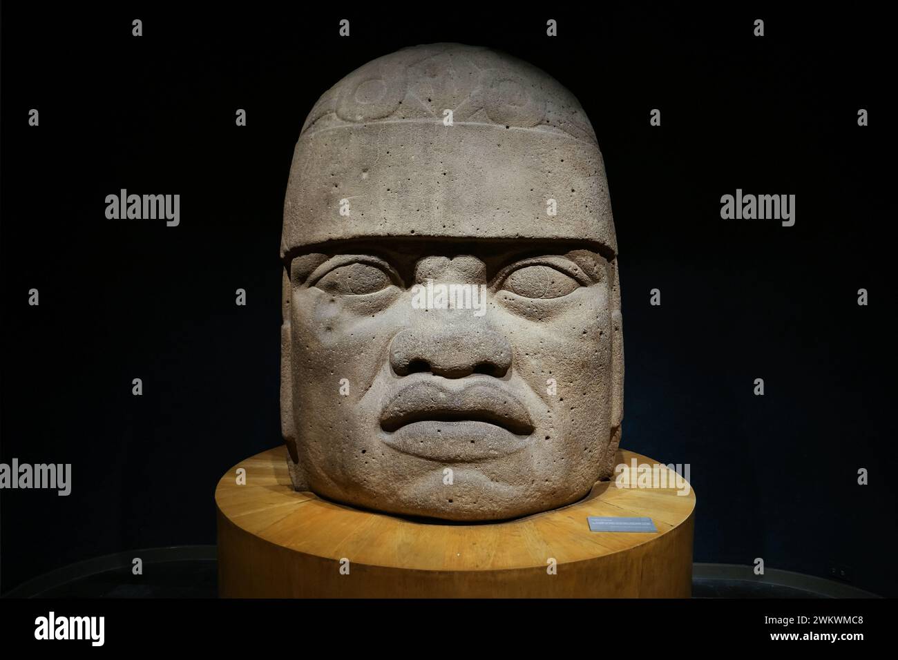 Tête colossale olmèque au Musée national d'anthropologie de Mexico, Mexique. Banque D'Images