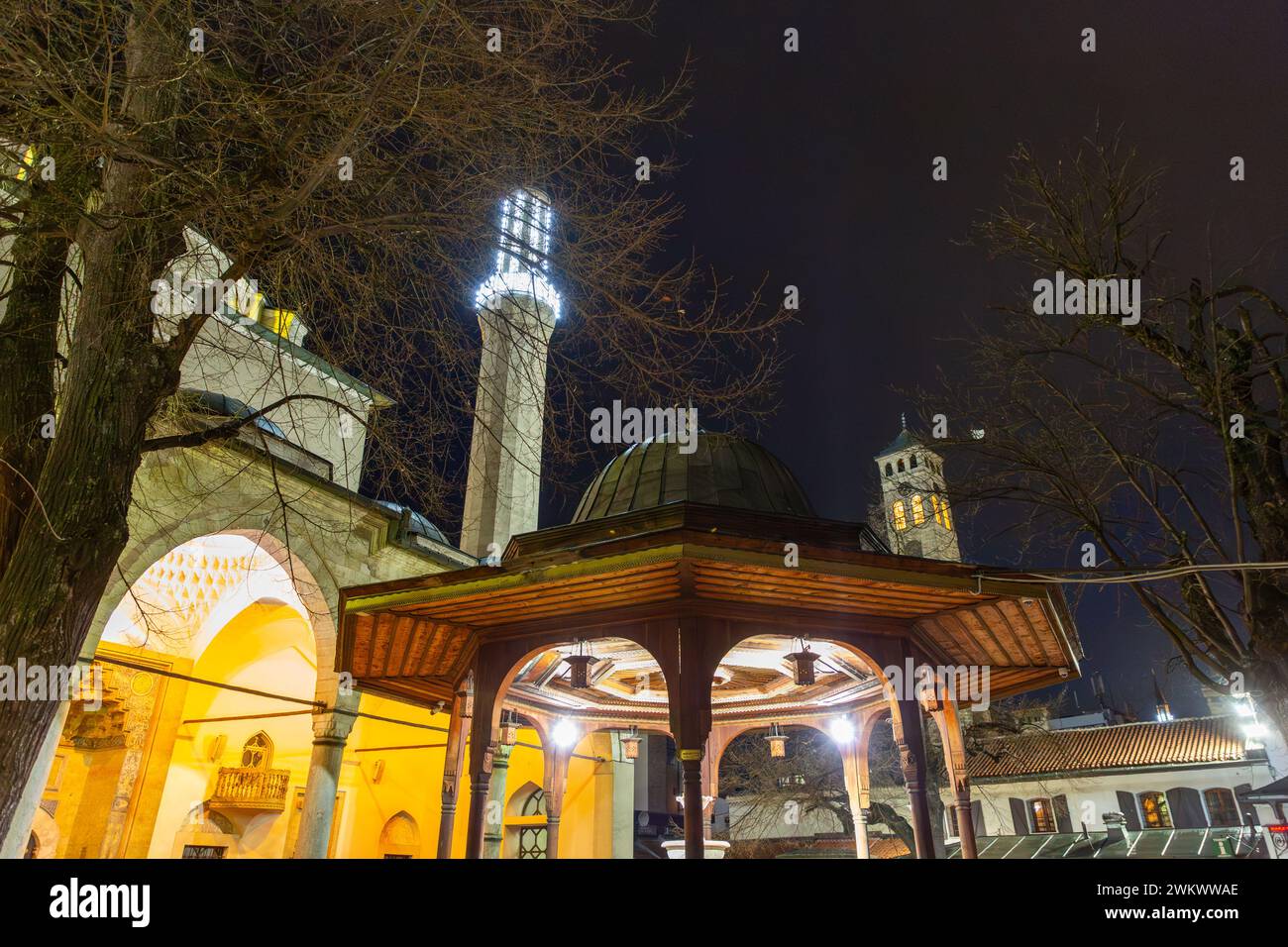 La mosquée Gazi Husrev Beg est une mosquée de Sarajevo. Construite au XVIe siècle, c'est la plus grande mosquée historique de Bosnie-Herzégovine. Banque D'Images
