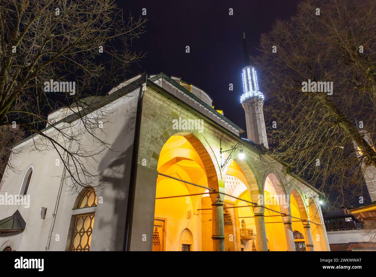 La mosquée Gazi Husrev Beg est une mosquée de Sarajevo. Construite au XVIe siècle, c'est la plus grande mosquée historique de Bosnie-Herzégovine. Banque D'Images