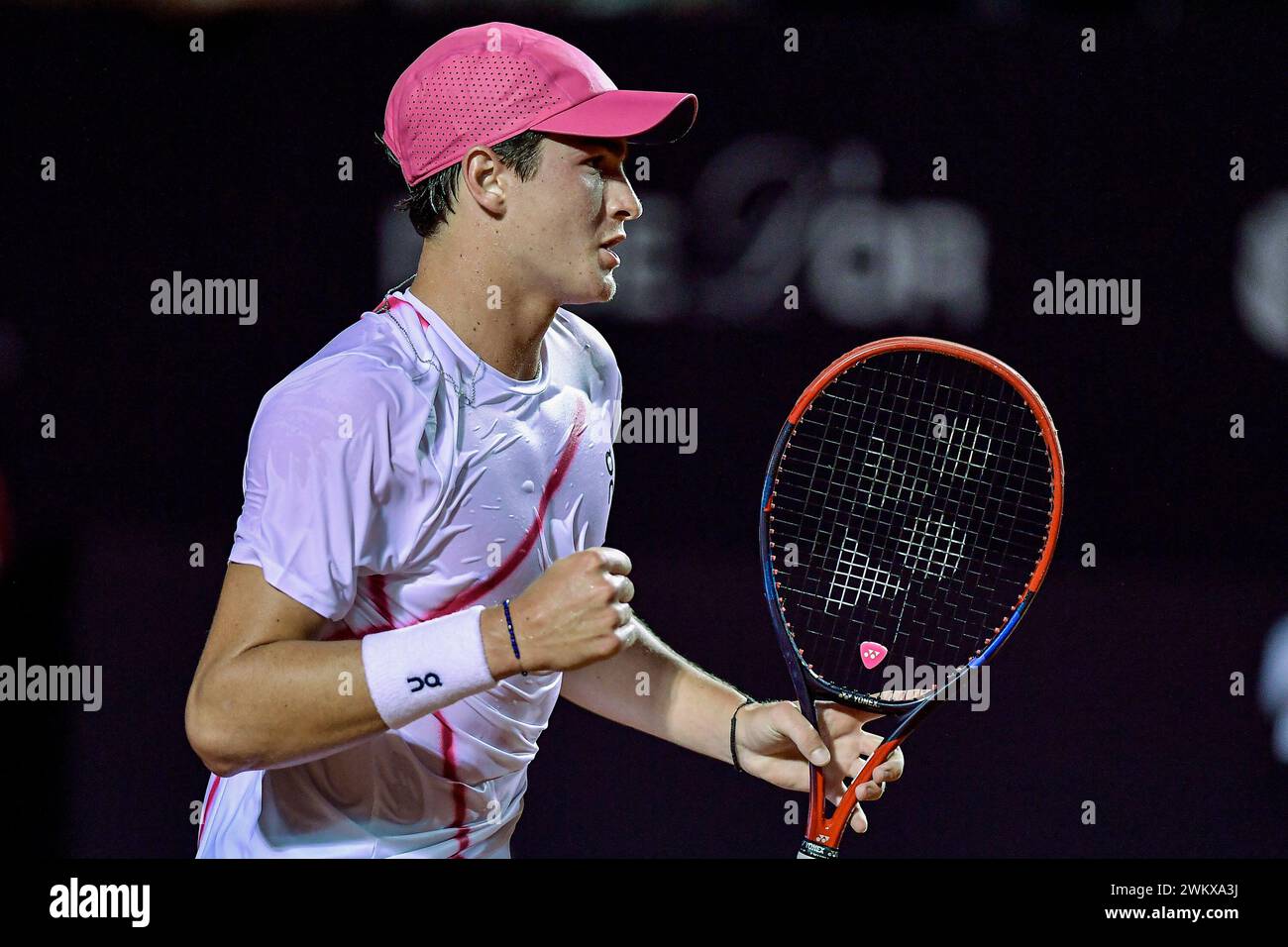 Rio de Janeiro, Brésil. 22 février 2024. RJ - RIO DE JANEIRO - 02/22/2024 - RIO OPEN 2024 - le joueur de tennis brésilien Joao Fonseca lors d'un match contre le joueur de tennis chilien Christian Garin sur le court de Guga Kuerten au Jockey Club brésilien, au Rio Open 2024 ATP 500, étape du circuit mondial de Tennis, ce jeudi (22). (Photo de Thiago Ribeiro/AGIF/SIPA USA) crédit : Sipa USA/Alamy Live News Banque D'Images