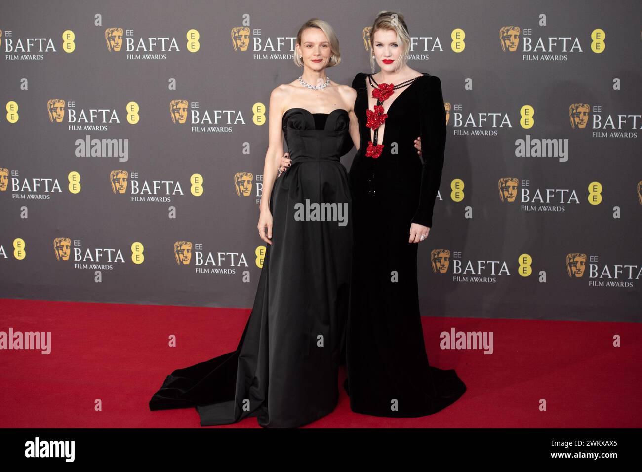 Londres, Royaume-Uni. 18 février 2024. Photo : (G-d) - Carey Mulligan, Emerald Fennell assiste aux EE British Academy film Awards 2024. Crédit : Justin Ng/Alamy Banque D'Images