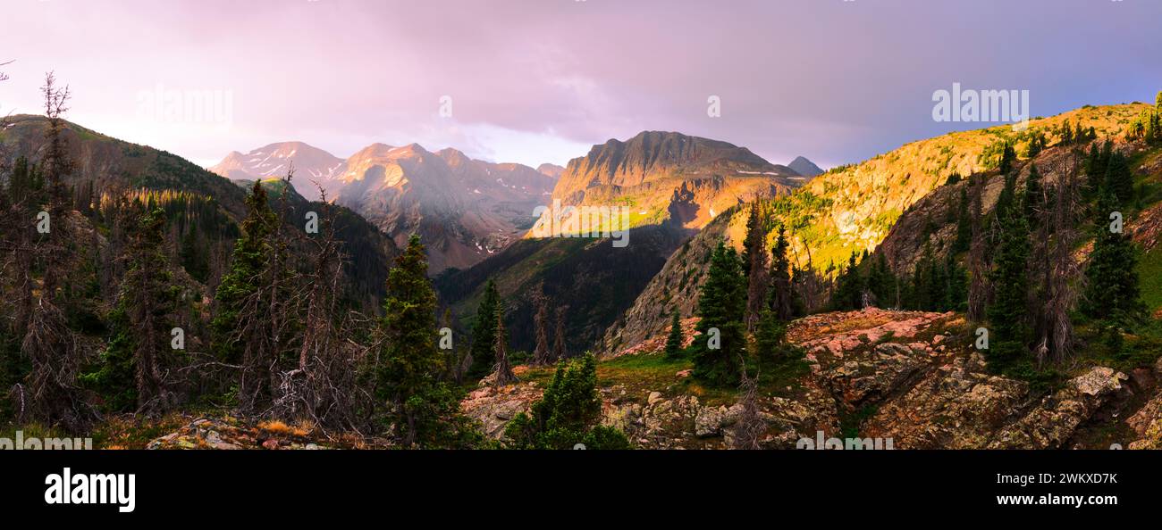 Montagnes majestueuses, San Juan Mountains, Silverton, Colorado, États-Unis Banque D'Images