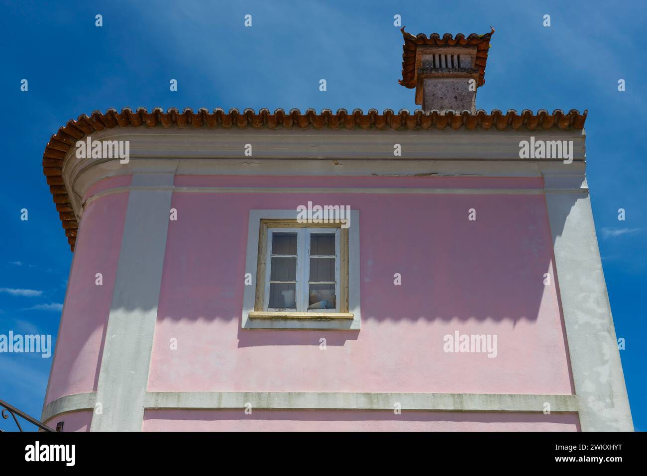 Façade de maison aux couleurs pastel, architecture, méditerranéenne, sud de l'Europe, maison, propriété, bâtiment, vie, façade, fenêtre, pastel, rose, vieille épingle Banque D'Images