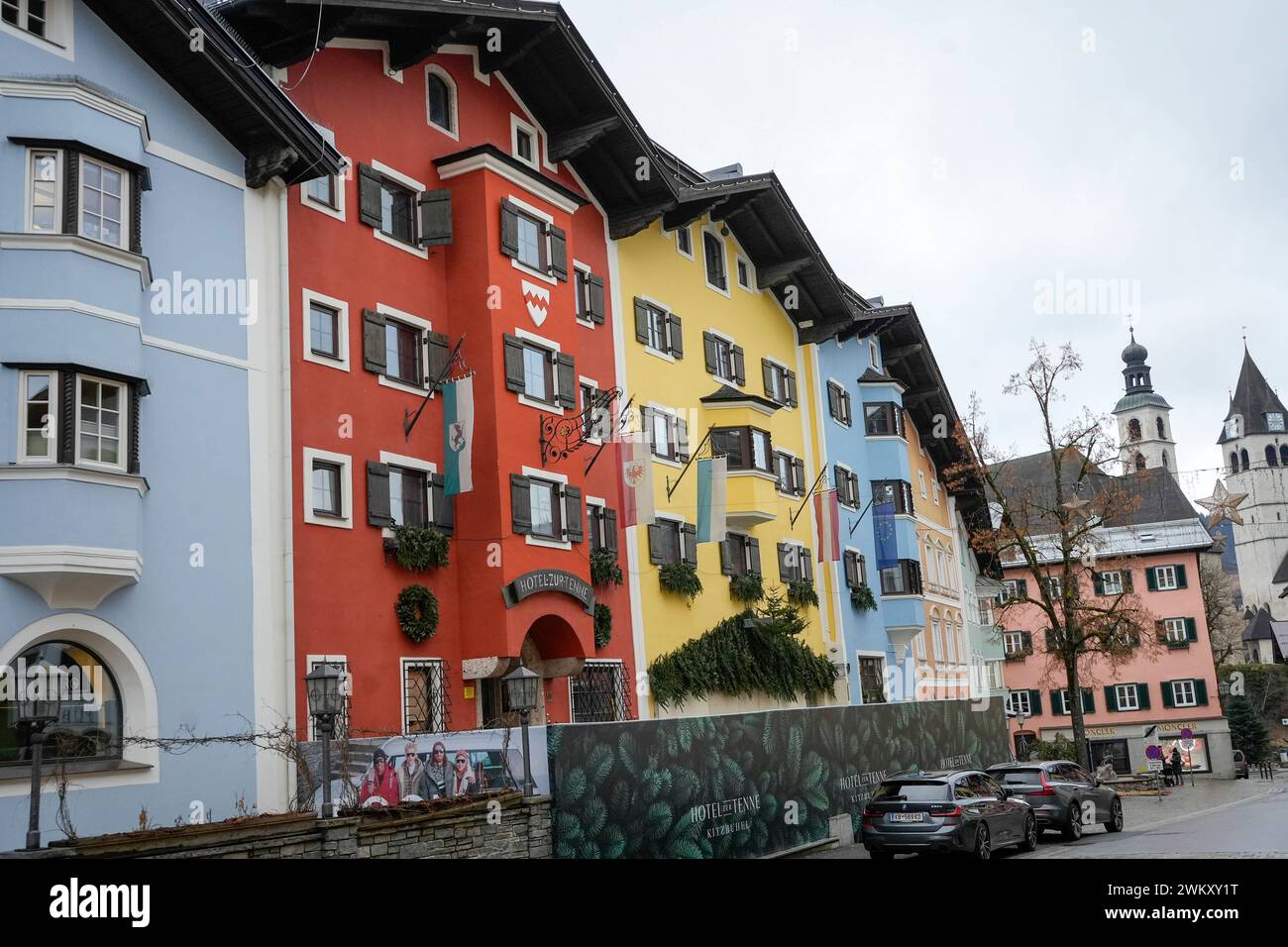 AUT - OESTERREICH, 2024-02-23 : FEATURE STADTANSICHTEN - DIE STADT KITZBUEHEL MIT DEM LEGENDAEREN HOTEL TENNE - SOLL ABGERISSEN WERDEN : *** AUT OESTERREICH, 2024 02 23 FEATURE VUES SUR LA VILLE LA VILLE DE KITZBUEHEL AVEC LE LÉGENDAIRE HÔTEL TENNE VA ÊTRE DÉMOLIE Banque D'Images