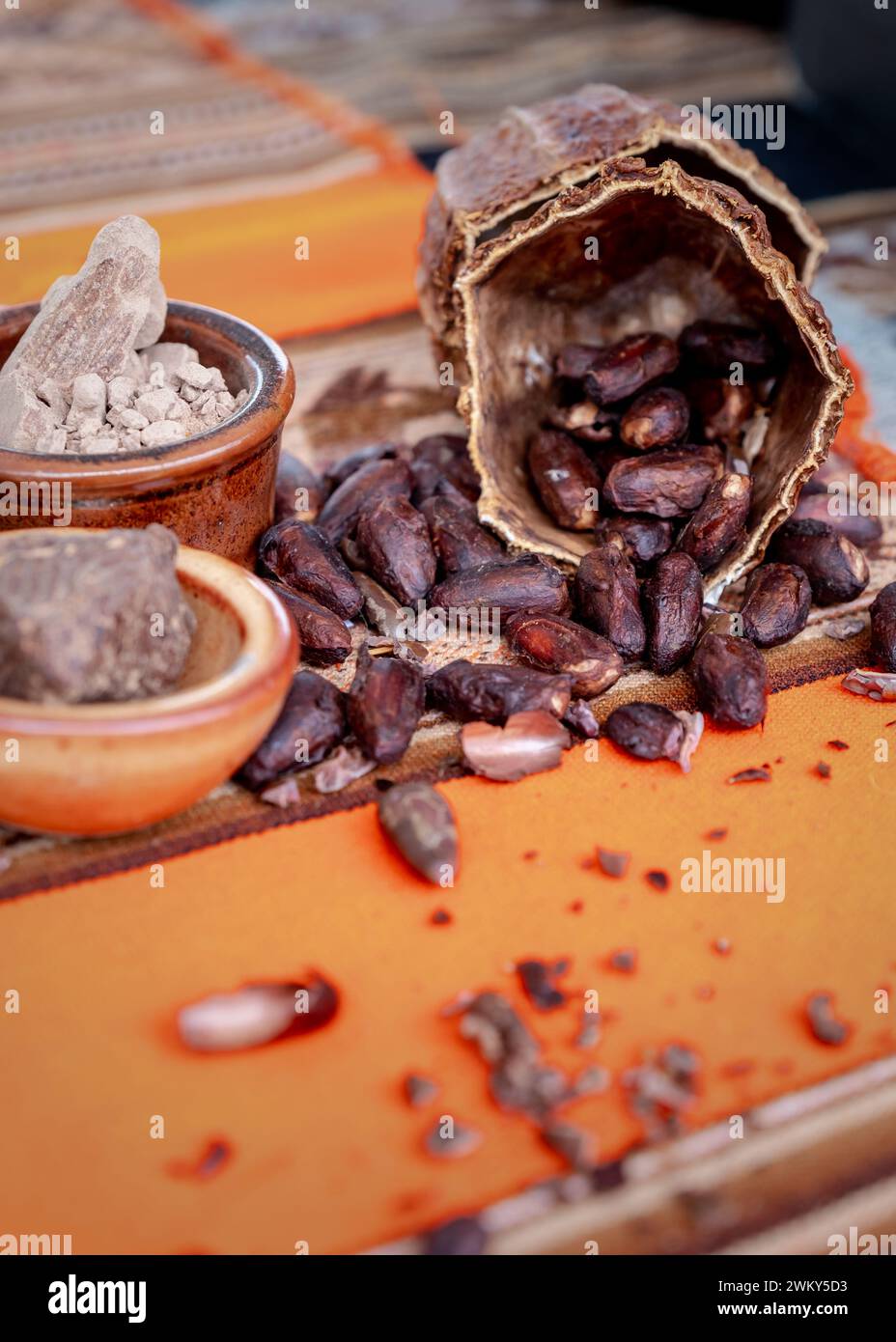 Chocolat artisanal fabriqué à la main et fèves de cacao au marché artisanal de Waddesdon Manor. Banque D'Images